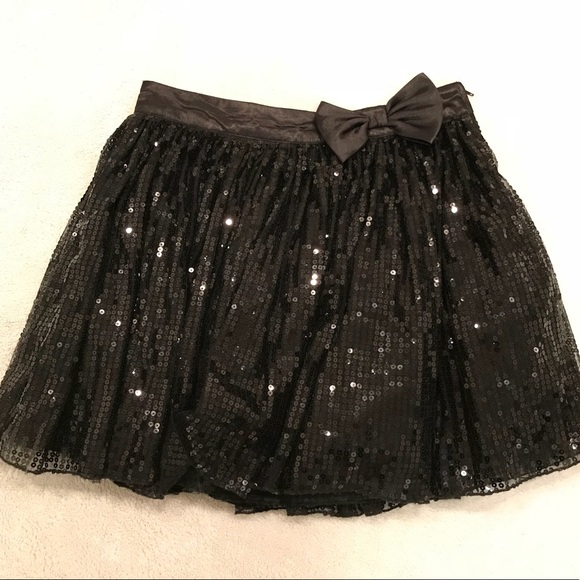 Forever 21 Dresses & Skirts - Adorable Black Sequin Skirt with Bow